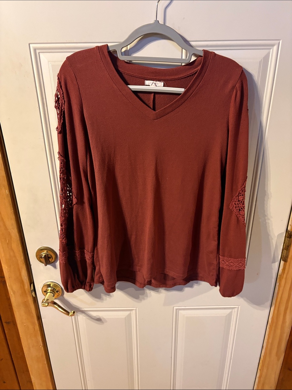 Maurice’s Top in Burgundy V Neck Cool Sleeves Size Small